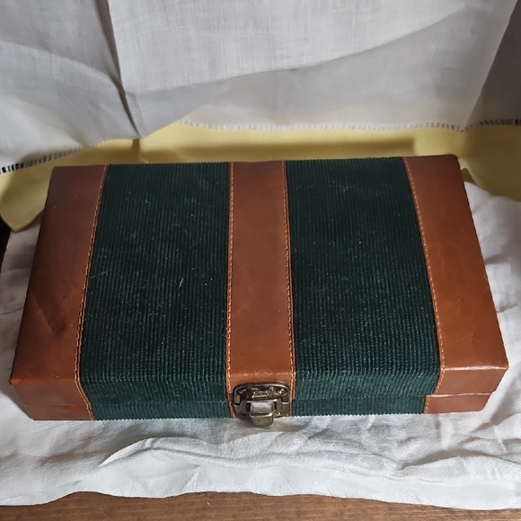 Classic Domino Set with Cream Tiles in Brown and Green Case - Picture 3 of 7